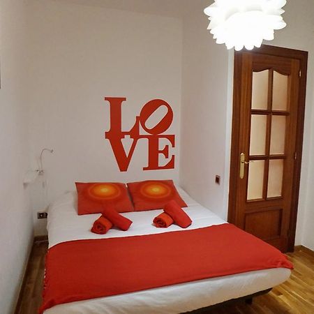 Barcelona4Seasons - Miro Apartment ภายนอก รูปภาพ