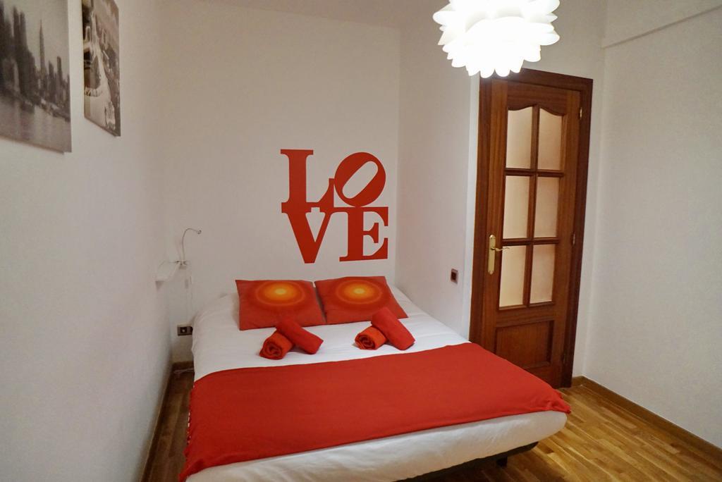Barcelona4Seasons - Miro Apartment ภายนอก รูปภาพ